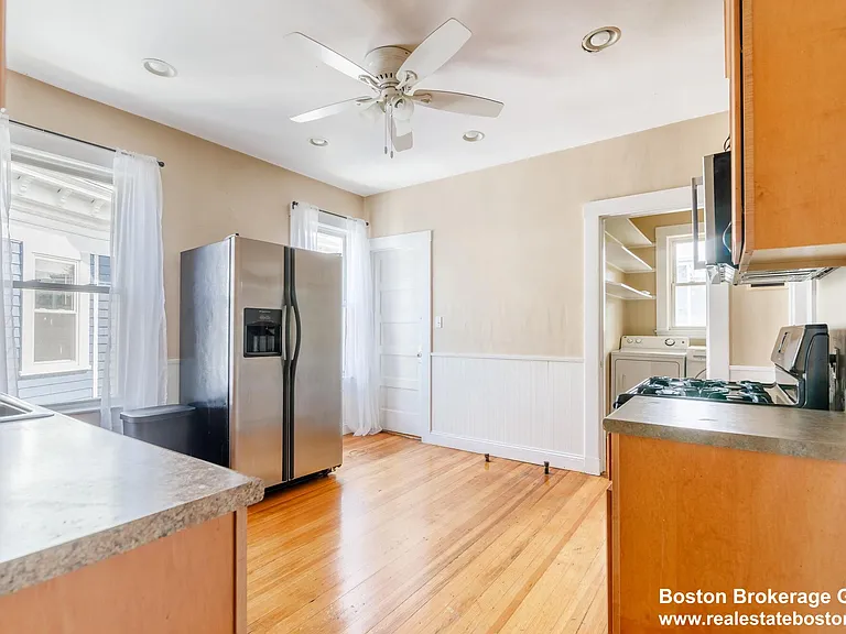 24 Willis St #3 — Photo 2