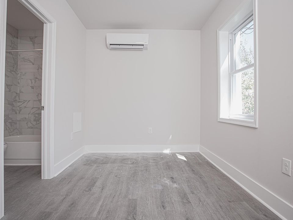 1st image of 2118 S Daggett St #4