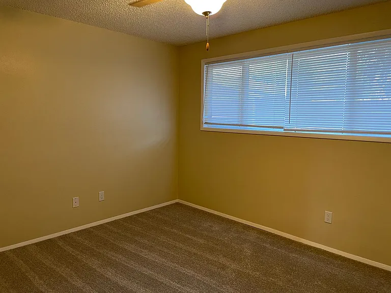 17420 NE Halsey St — Photo 11