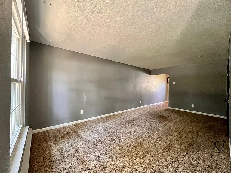 5534 Heatherdowns Blvd — Photo 3