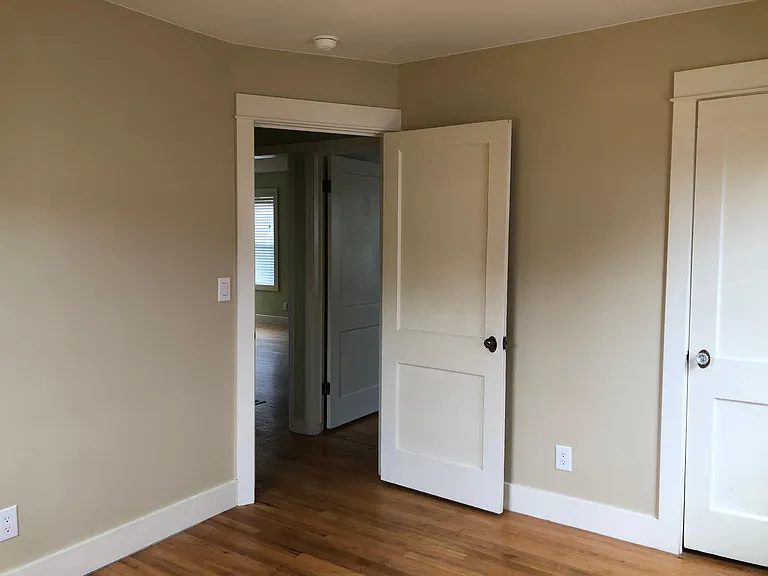 Bedroom 2: Light and bright, hardwoods