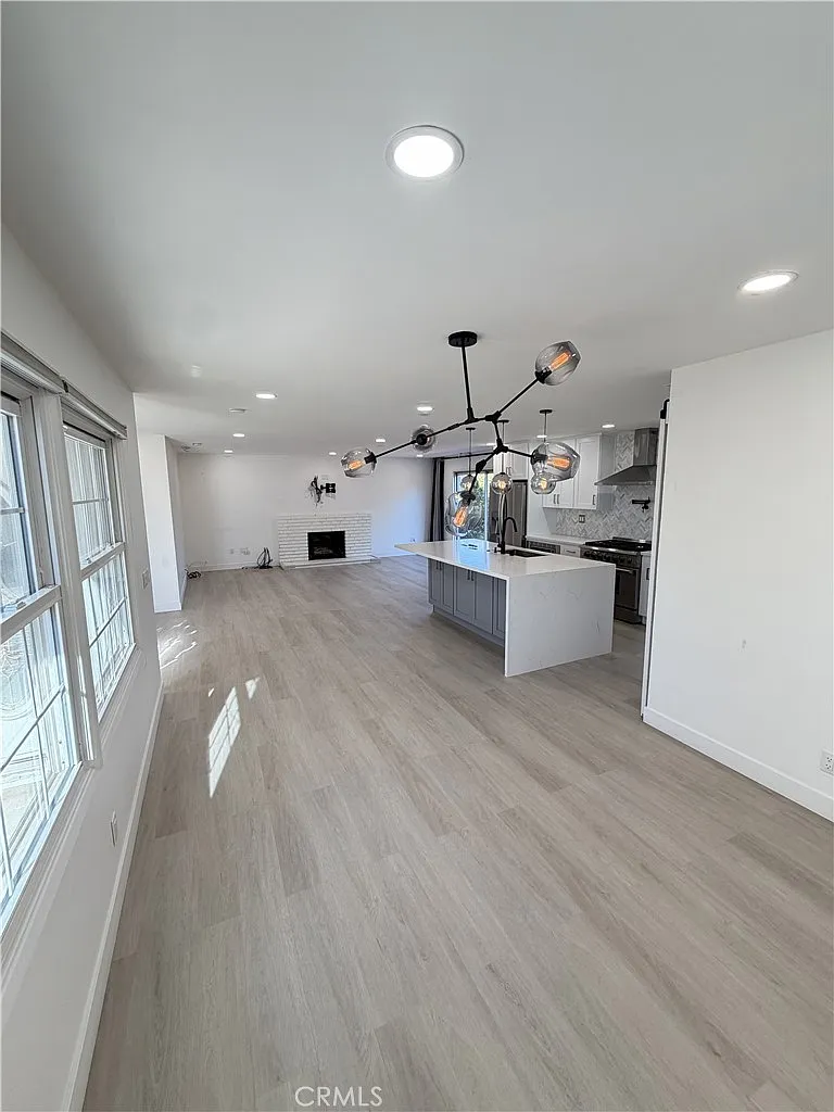 4 bed, 1923 sqft, $5,600 — Photo 4