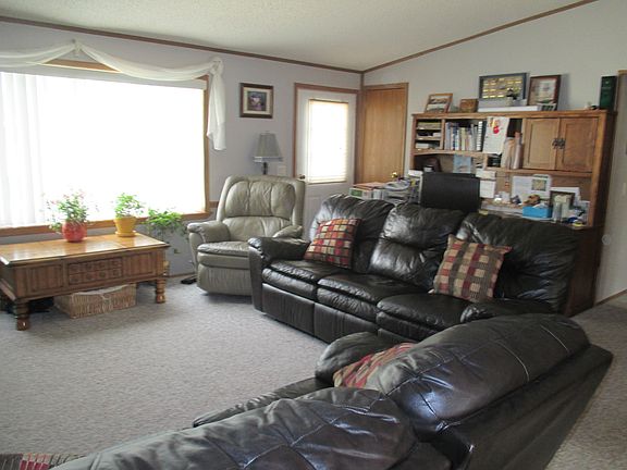 2nd image of 122 Canary Cir