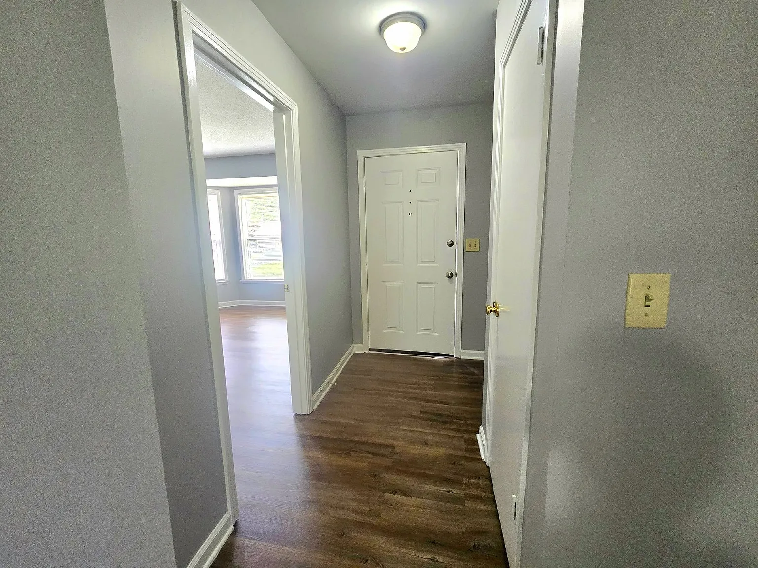 3 bed, 2.0 bath, 1402 sqft, $1,550 — Photo 2