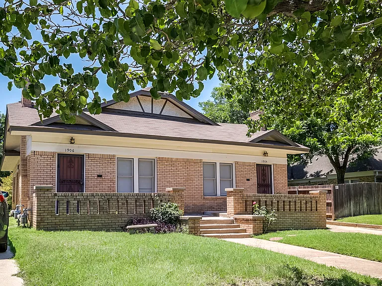 1906 Clover Ln — Photo 14