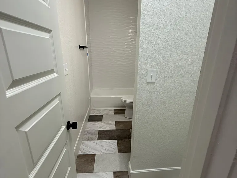 2918 N Kenwood Ave #A — Photo 5