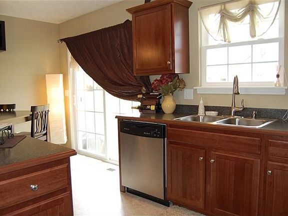 4th image of 1142 Parkview Dr