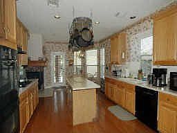 5th image of 1404 Edgewater Dr