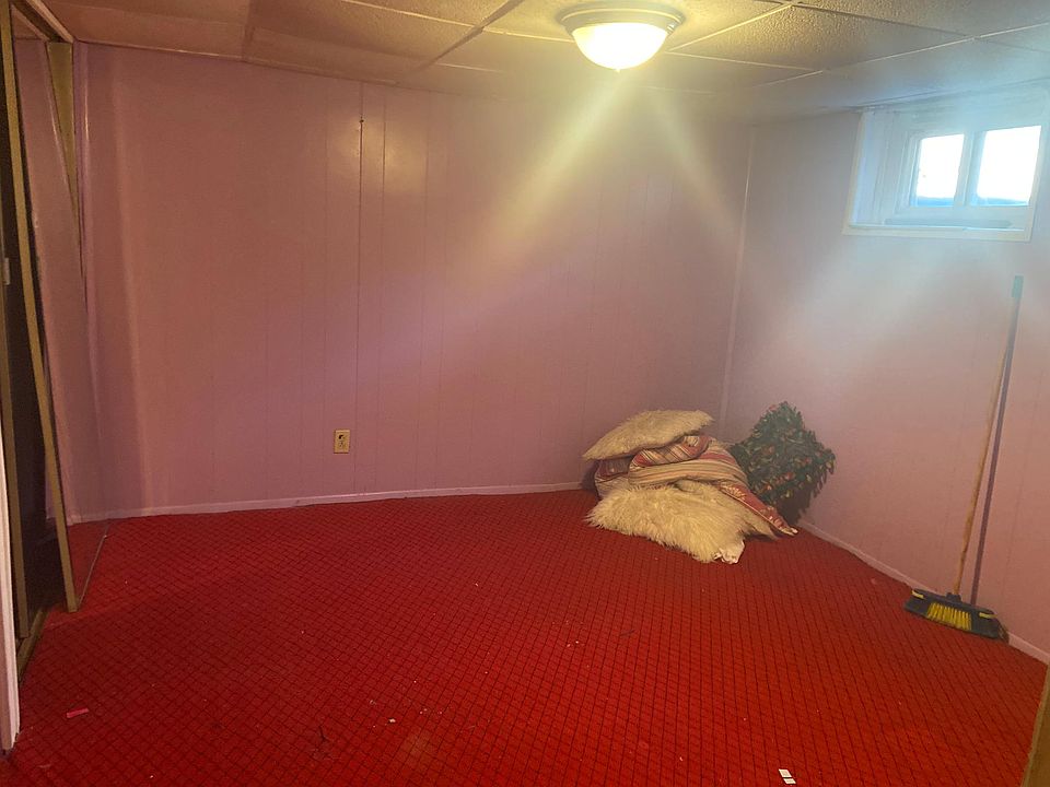 2nd image of 78 Bank St