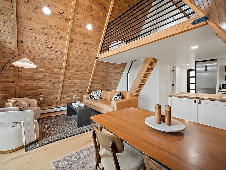 107 Lake Dr E — Photo 31