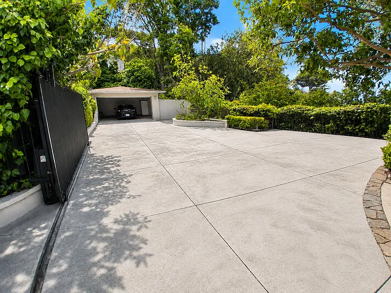 Detached garage and side yard