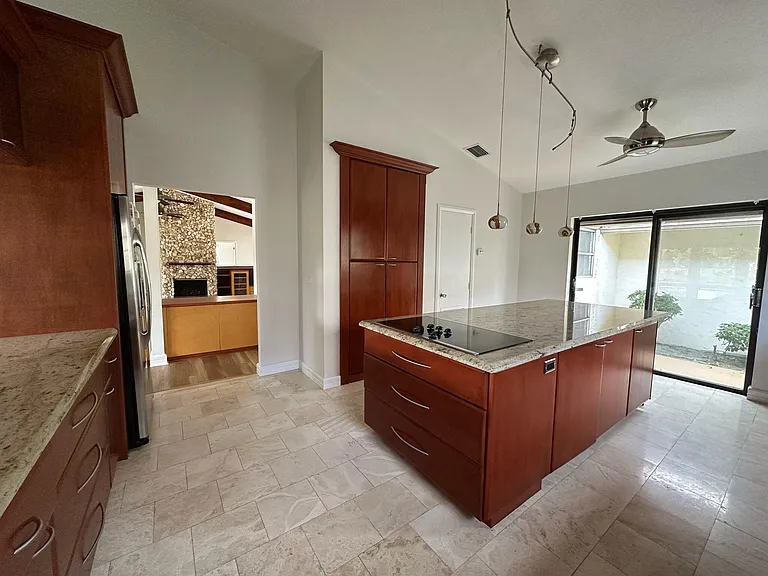 7243 Encina Ln — Photo 7