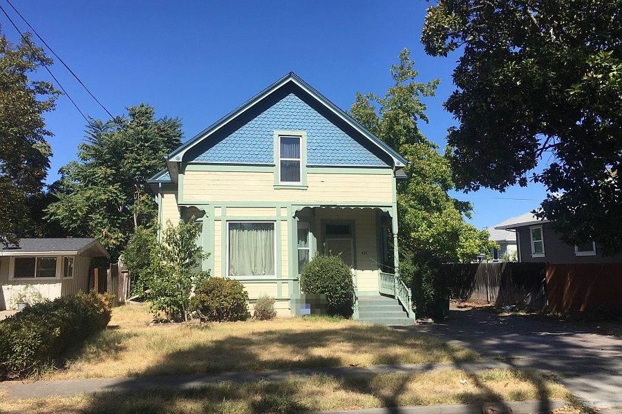 1st image of 425 E Hawthorne St