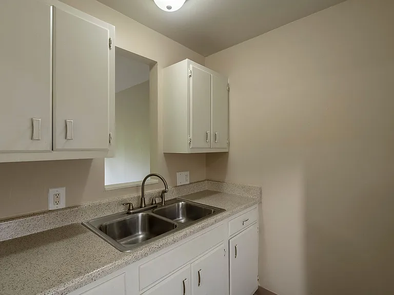 Oak Valley Apartments — Photo 29