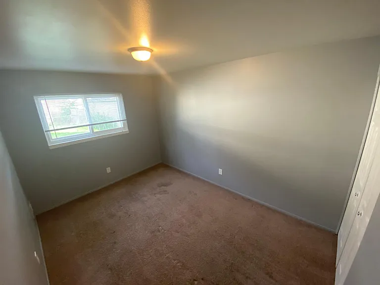 27824 Lasslett St — Photo 20