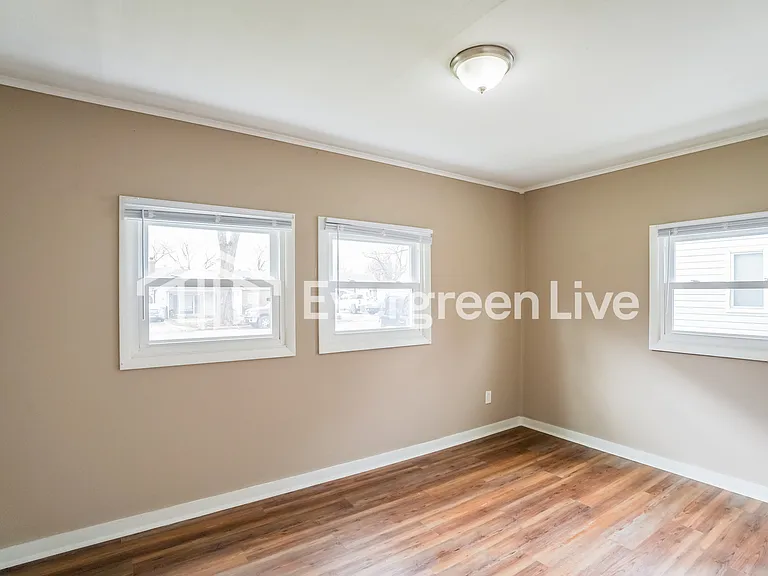 6632 Seward St — Photo 10