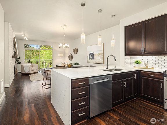 3rd image of 15700 116th Avenue NE #404