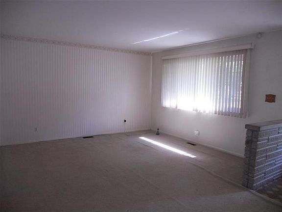 4th image of 5135 Weddington Dr
