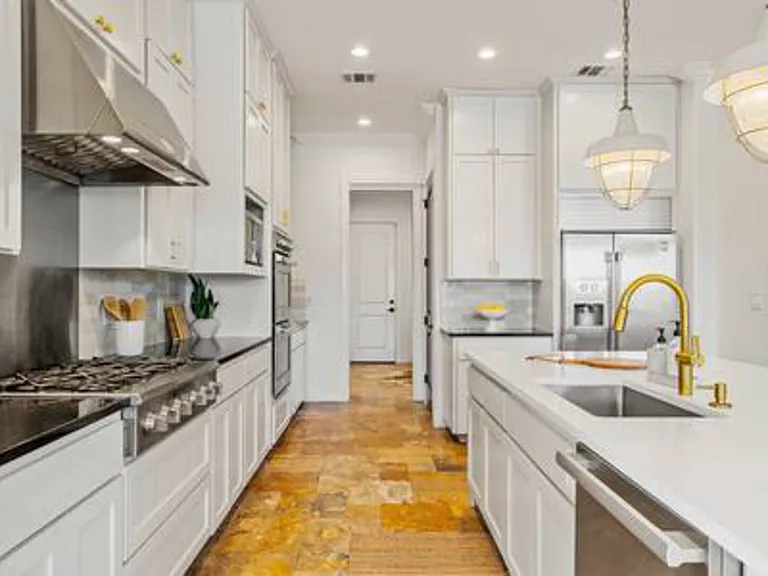 River Oaks Dr — Photo 16
