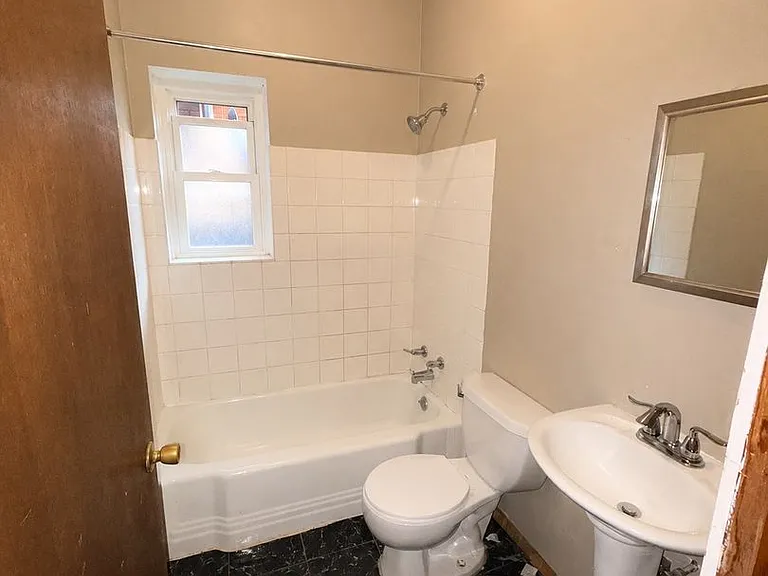 260-262 Freeport Rd — Photo 6