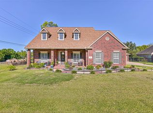 1621 Pine Crest Dr, Pearland, TX 77581