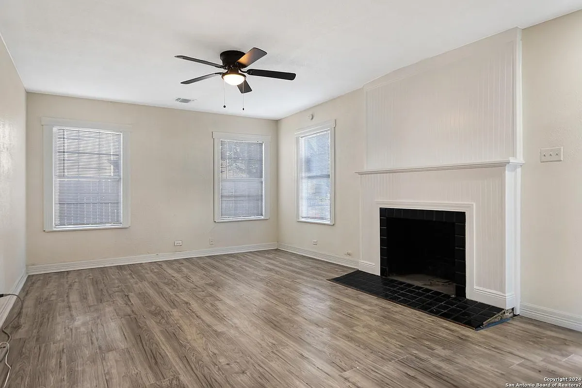 Building Photo - 2227 W Huisache Ave