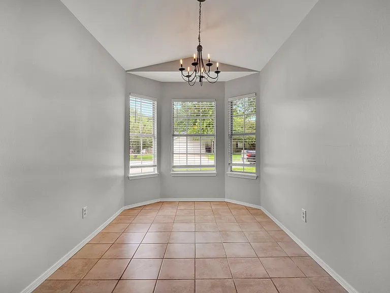 1511 N Greenleaf Dr — Photo 11
