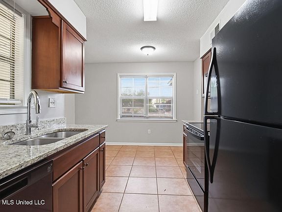 4th image of 727 Thornwood Dr
