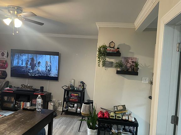 2nd image of 4222-4222 N Clark St #11