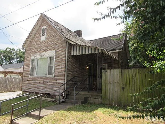 311 E Oregon St photo 1
