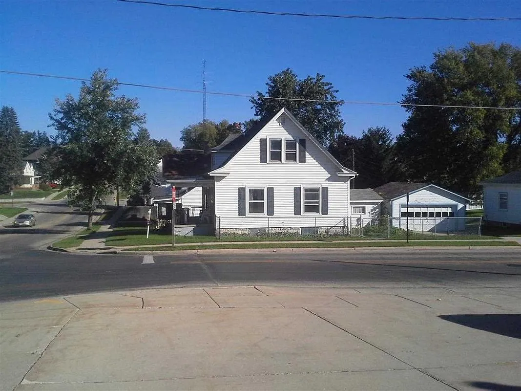 1220 20th Ave photo 1