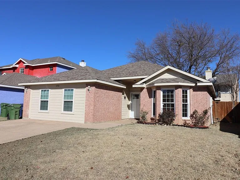 4702 Grovetree Ln — Photo 2