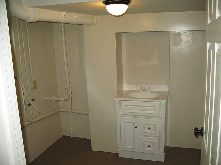 1037 N Woodrow Ave — Photo 12