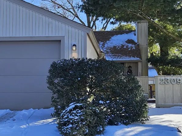 2309 Melrose Dr, Champaign, IL 61820