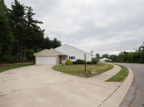 4049 Clair Mar Dr, Dover, PA 17315