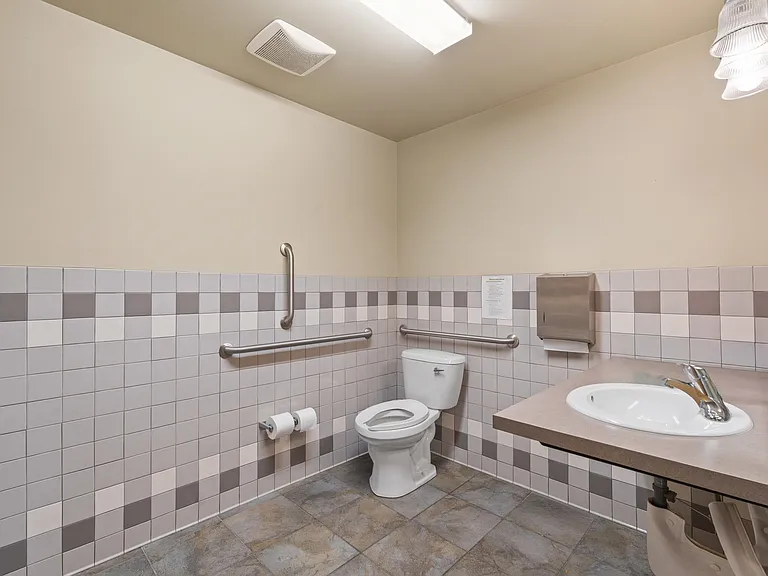 107 E Holland Ave — Photo 29
