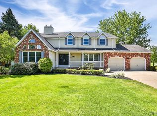 30 River Oaks Dr, Grand Island, NY 14072