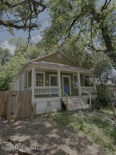 207 Saint Mary St