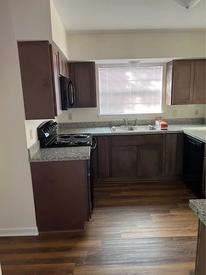 3 bed, 1.5 bath, 950 sqft, $1,250 — Photo 3