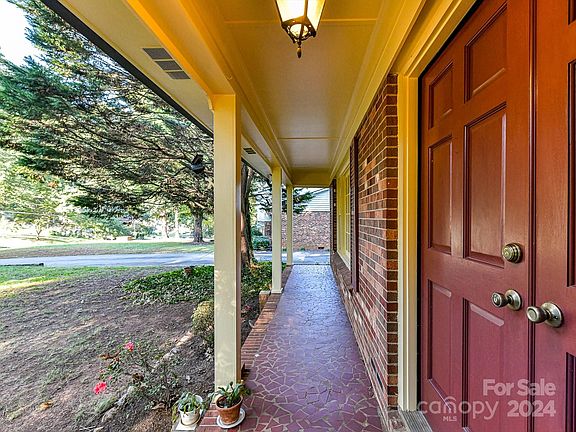 5th image of 6605 Havenlock Pl