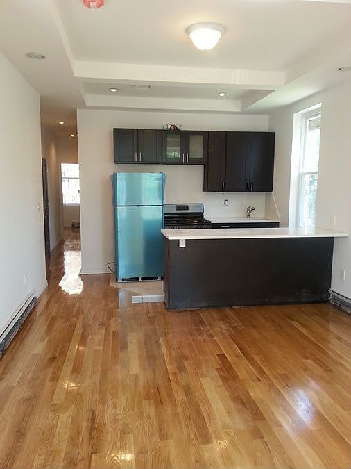 2nd image of 335 E 52nd St