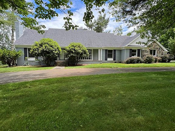 3rd image of 109 Winding Way Ln