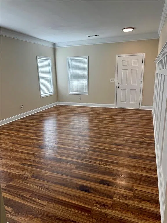 3 bed, 2.5 bath, 2794 sqft, $2,305 — Photo 2