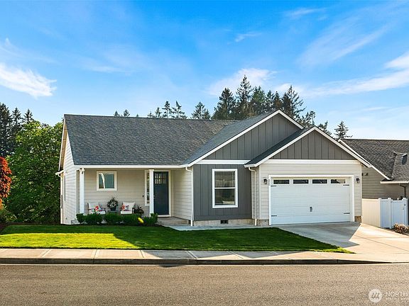 2nd image of 826 W Golden Eagle Avenue