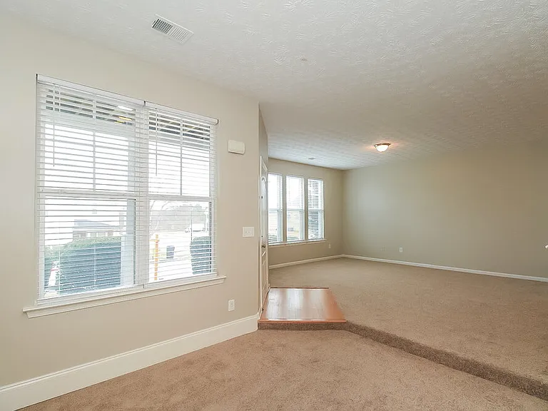 3030 Raven Trce — Photo 7