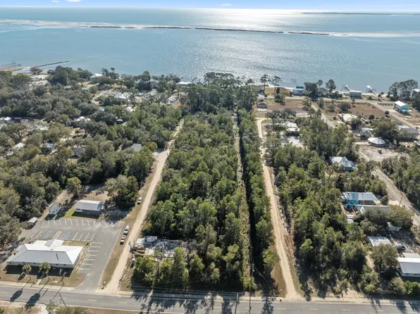 139 Iowa St, Carrabelle, FL 32322