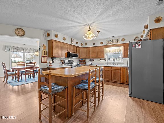 4th image of 1601 River Bluff Road