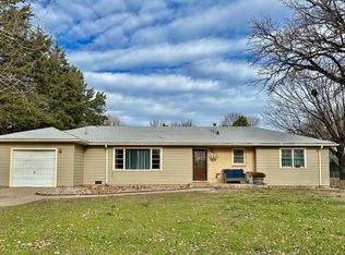 210 E 23rd St, North Newton, KS 67117