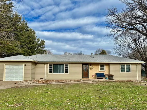 210 E 23rd St, North Newton, KS 67117