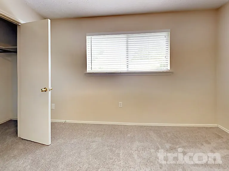 24019 Lone Elm Dr — Photo 8